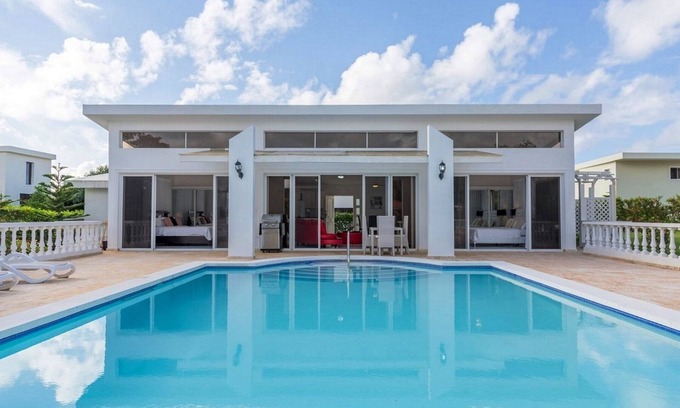 La Mulata Villa | Villa with 2 bedrooms and 2 bathrooms available for long-term rentals