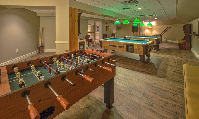 Brownsville Villa | Villa with a Fireplace Near the Trails