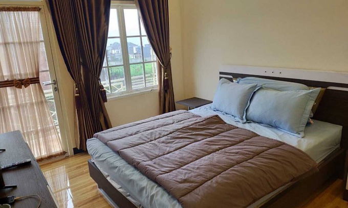 Ngaglik Villa | Villa,with a mountains view thats have a perfect place in the heart of Batu city