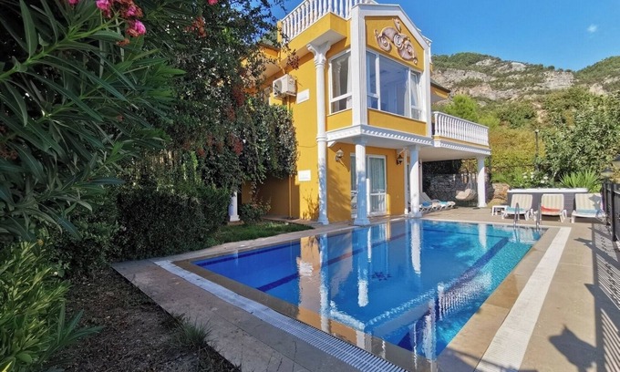 Bektas House | Villa with a Pool and Jacuzzi