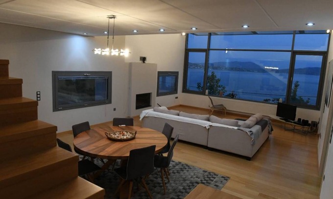 Nea Peramos Villa | Villa with enchanting sea views!