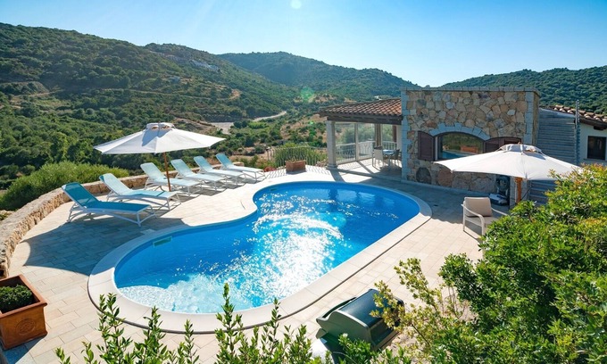 Luddui Villa | Villa with fantastic sea views-heated private saltwater pool-1000m2 plot.