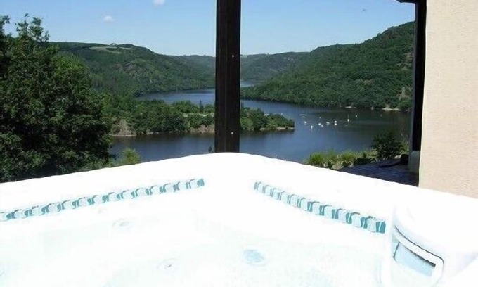 Saint-Jacques-d'Ambur Villa | Villa with view of the lake on 450ha and spa for 6 persons