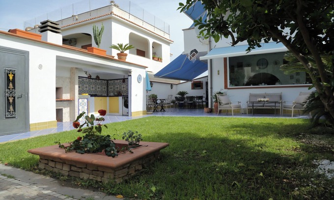 Ardea Villa | Villa with garden a few steps from the sea