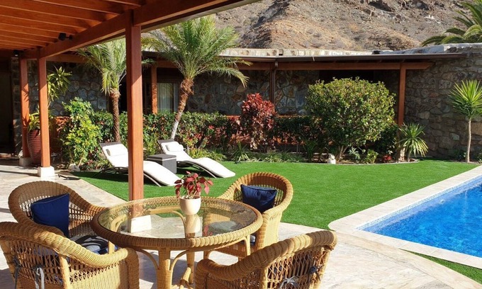 Mogan House | Villa with garden, swimming pool, barbecue and terrace