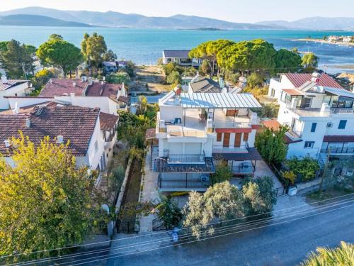 Urla Villa | Villa with garden in Urla, Torasan