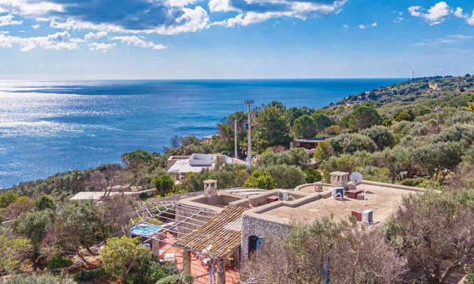 Gagliano del Capo Ski Chalet | Villa with heated jacuzzi and 180° sea view