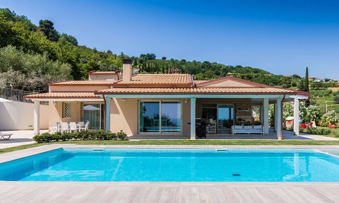 Acquaviva Picena Villa | Villa with heated pool and wellness area, just 10 minutes from the beach of San Benedetto del Tronto