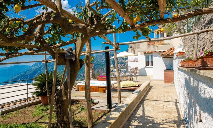 Nocelle Villa | Villa with heated Jacuzzi and garden