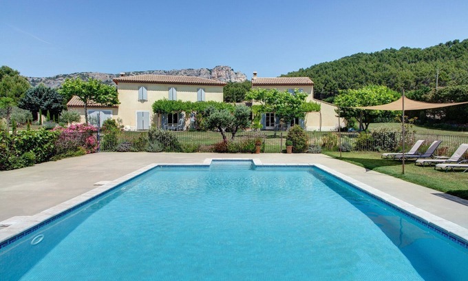 Merindol Villa | Villa with heated pool and private Jacuzzi in the heart of Luberon - Provence