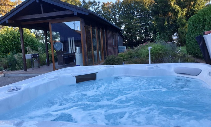 Kall Villa | Villa with jacuzzi and sauna - surrounded by meadows, fields and forests