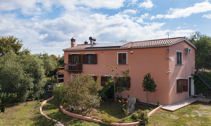 Tortoli Villa | villa with large garden, gazebo and barbecue