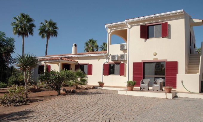 Faro Villa | Villa With New Private Pool (2021) Sleeps 8/Free WiFi available!