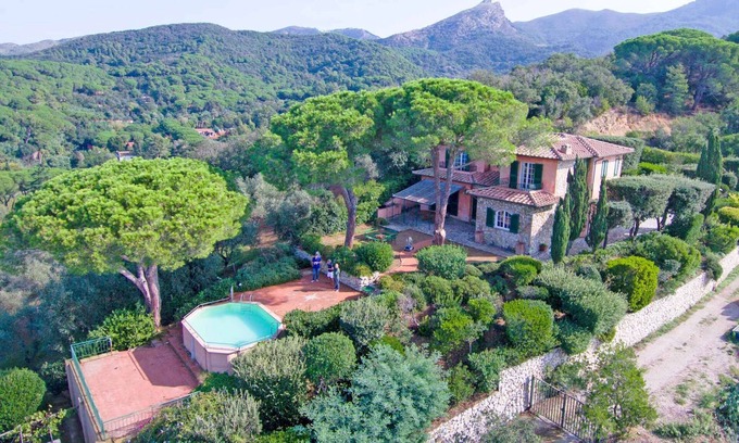 Magazzini Villa | Villa with outdoor swimming pool