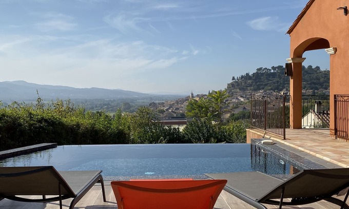 Cadenet Villa | Villa with panoramic view, swimming pool and indoor spa