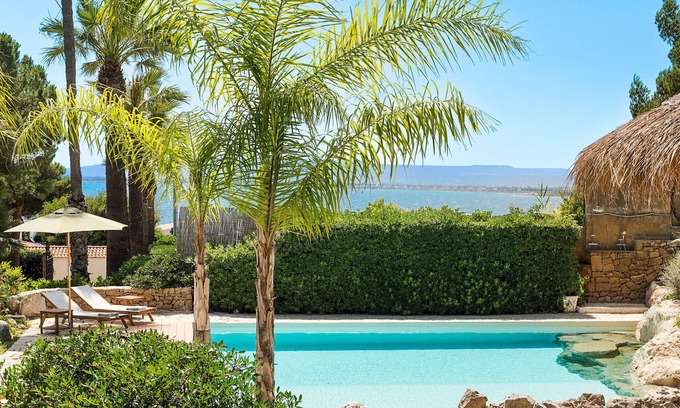 Plemmirio Villa | Villa with pool. 150 metres from sea. Plemmirio, Sicily