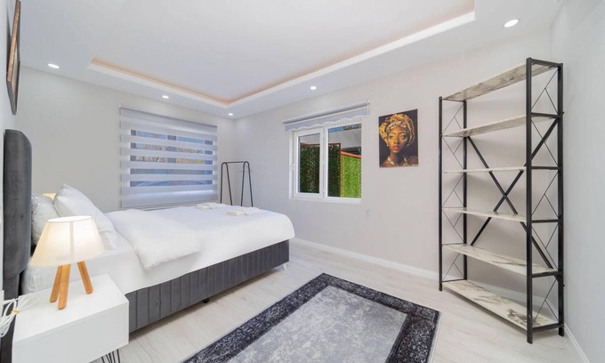 Kepez Apartment | Villa with Pool and Backyard in Kepez