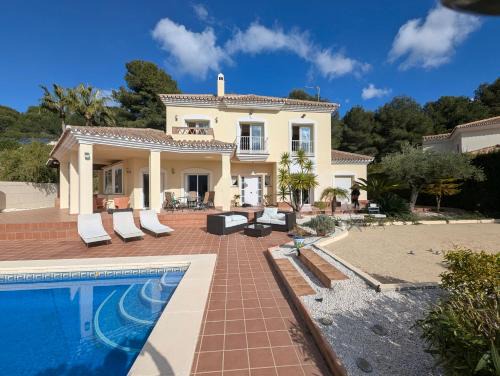 Alhaurin el Grande Villa | Villa with Pool and Boule right on Alhaurin Golf