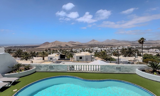 Nazaret House | Villa with pool and breathtaking views of the entire island of Lanzarote!