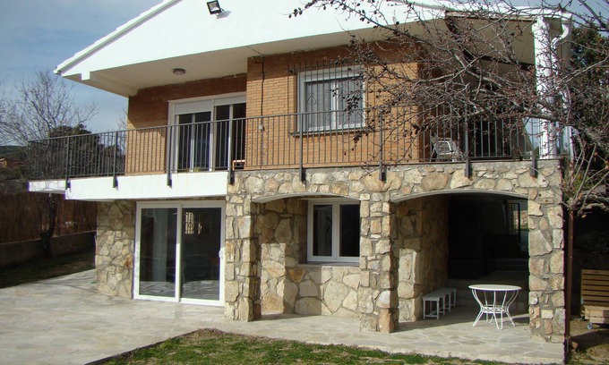 El Tiemblo Ski Chalet | Villa with pool and BBQ for 10 people