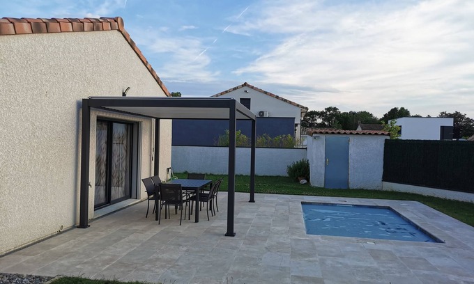 Villate House | Villa with pool and large travertine terrace
