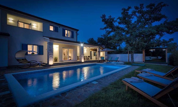 Muzini Villa | Villa with pool and sauna