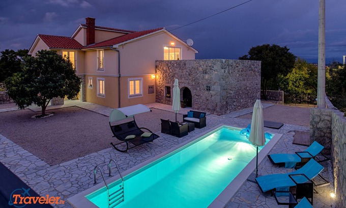 Vrh Villa | Villa with pool, children's playground, garden - TRAVELER Reiseburo Krk - ID 2138