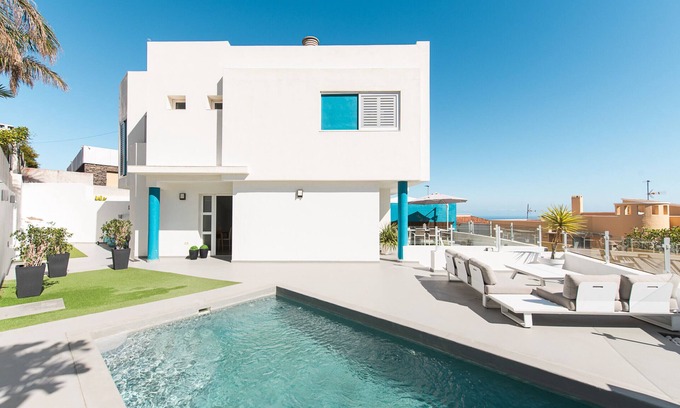 Tabaiba Ski Chalet | Villa with pool in Tabaiba by Alterhome