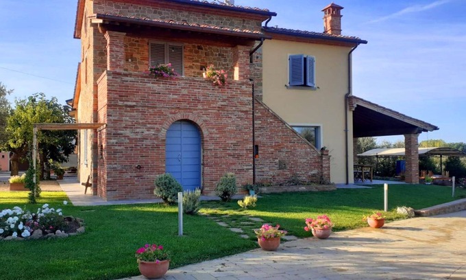 Tegoleto Villa | Villa with private pool in a quiet and panoramic position overlooking the hills between Arezzo and C