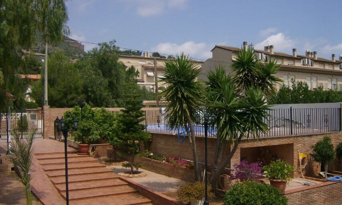 Gilet Ski Chalet | Villa with private pool, pool table, barbecue, 5 m to the beach, mountain views.