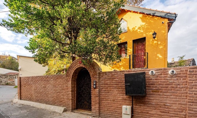 Fatih Villa | Villa with Private Garden, BBQ, Sauna and Turkish Bath in Balat