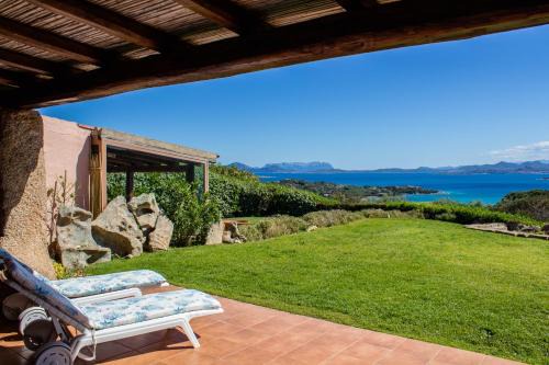 Cala di Volpe Apartment | Villa with Private Garden, Parking & Shared Pool!