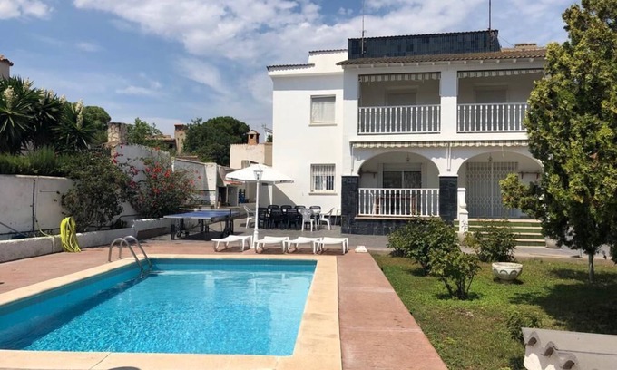 El Catllar Ski Chalet | VILLA WITH PRIVATE POOL, A 7 MINUTES FROM THE BEACH AND ONLY 15 KMS OF PORT AVENTURA, -