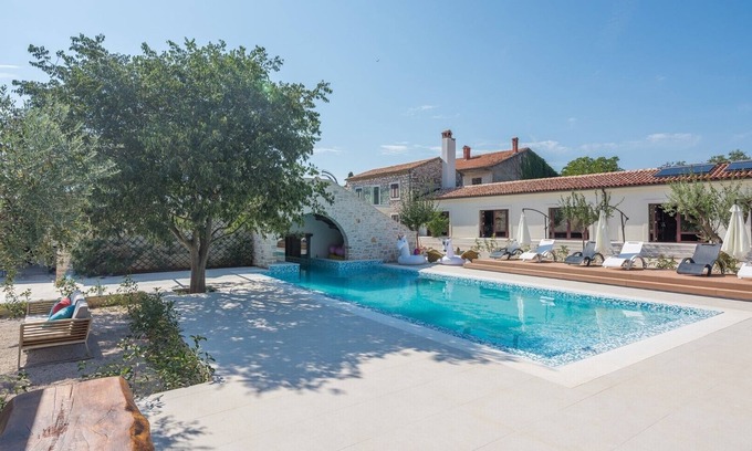 Fiorini Villa | Villa with private pool in Fiorini for rent