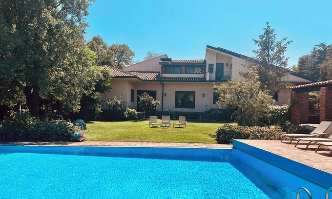 Linera Villa | Villa With Private Pool and Furnished Garden, BBQ and External Dining Area