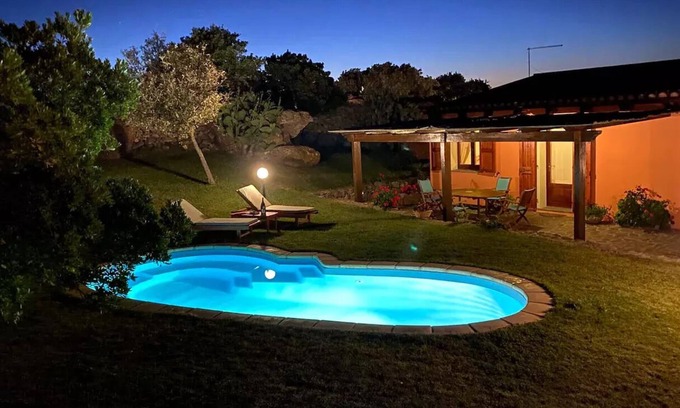 Nulvi House | Villa with private pool and tennis, with wi-fi near Castelsardo