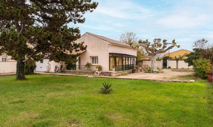 Lapalud Villa | Villa with Private Terrace & Wi-Fi