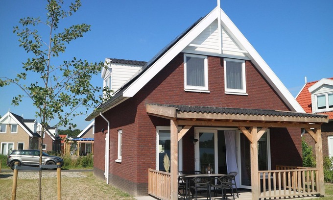 Municipality of Nissewaard House | Villa with swimming and fishing pier
