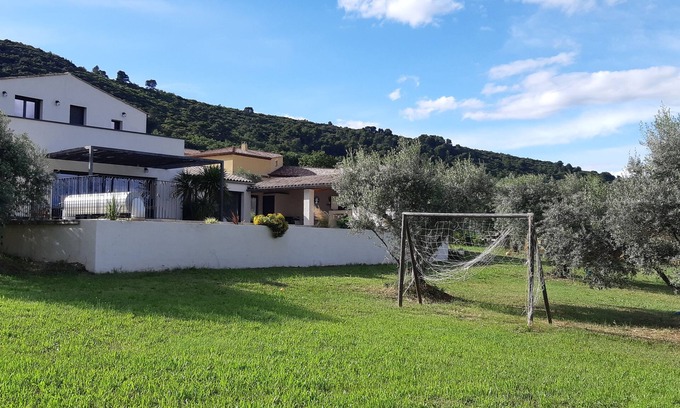 Peyruis Villa | Villa with swimming pool in Haute Provence