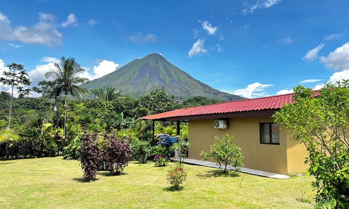 Arenal Hot Springs Villa | Villa With the Best Arenal Volcano Views: 4 Guests, Nature & Small Kitchen