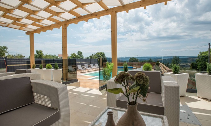 Udbina Villa | Villa with TWO pools
