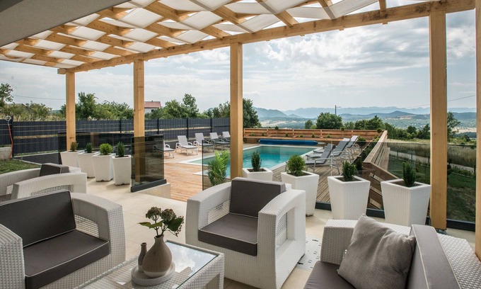 Udbina House | Villa with two pools