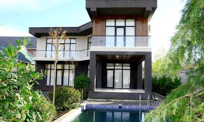 Gabala Villa | Villa Wolverine