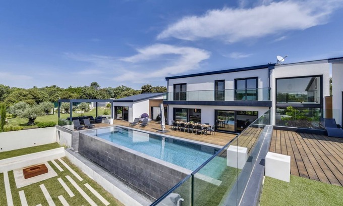 Garrigues Villa | Villa Xavier - Five Bedroom Villa, Sleeps 12