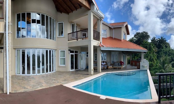 Morne Fortune Villa | Villa Xona - a Luxury villa with stunning views - perfect for entertaining