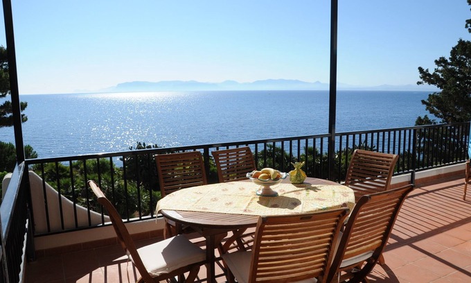 Zarbo di Mare Villa | VILLA ZARBO DI MARE ON THE ROCKS FIRST FLOOR