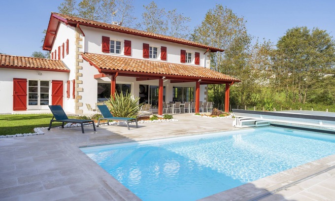 Sare Villa | Villa 'Zeruko Izarra, Grand Standing' with Mountain View, Wi-Fi and Air Conditioning