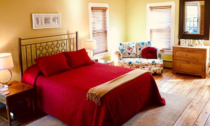 Woodstock Apartment | Village Center: Gracious & Spacious Retreat "Above the Books"