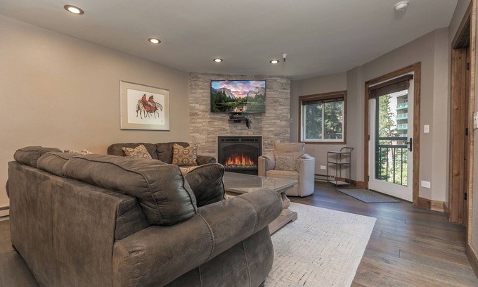 Peak 9 Condo | Village Chateaux Northstar Condo: Downtown, Ski In/Out