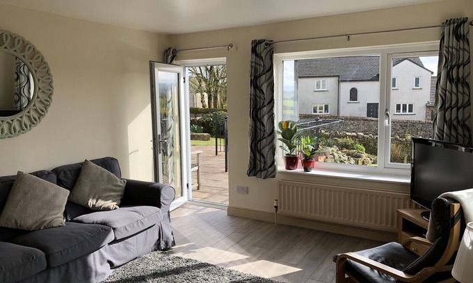 Penrith Cottage | Village cottage on the fringe of Lake District. Nearby Michelin pub/bistro.